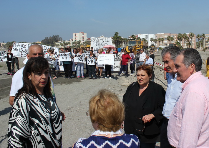 Los vecinos de Santa Adela y Varadero continúan con sus protestas a las que se ha sumado el Ayuntamiento de Motril.